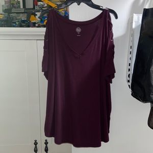 maroon tee shirt